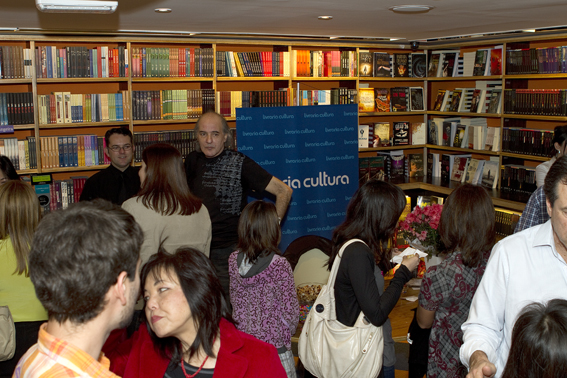 Carlos Amorim lança Assalto ao Poder