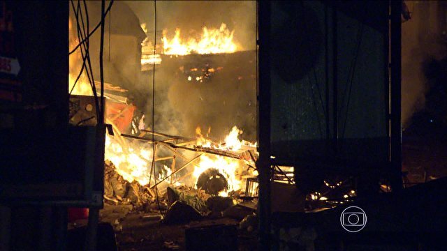 Protesto em Copacabana. Imagem da TV Globo. 