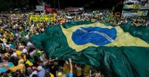 Protesto sem políticos e sem partidos. 