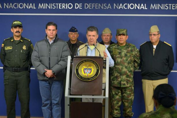 O presidente Juan Manuel Santos, ao anunciar a retomada dos ataques aéreos. Foto Colômbia Press.