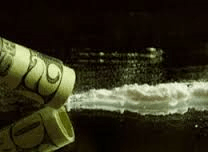 Usar notas par aspirar cocaína contamina o dinheiro em circulação.