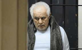 O advogado, preso em flagrante, confessou. 