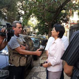 Tomi Sato, em frente ao prédio da Rua Pará. 