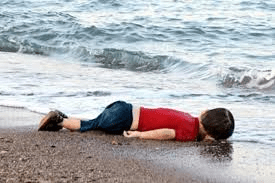 O pequeno Aylan Kurdim cuja morte comoveu o mundo. 