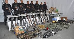 Armas apreendidas na favela da Rocinha, no Rio.